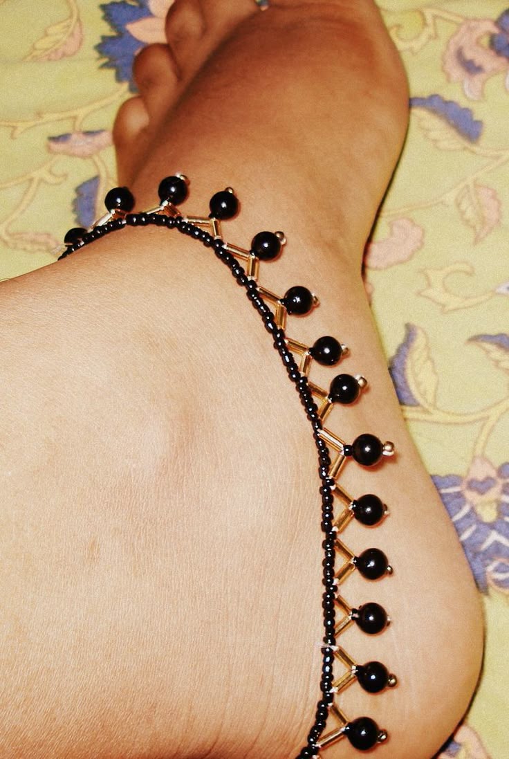 Download 10 Cute Ankle Bracelet Designs | Jewlery | Jewelry, Anklet jewelry, Bead jewellery