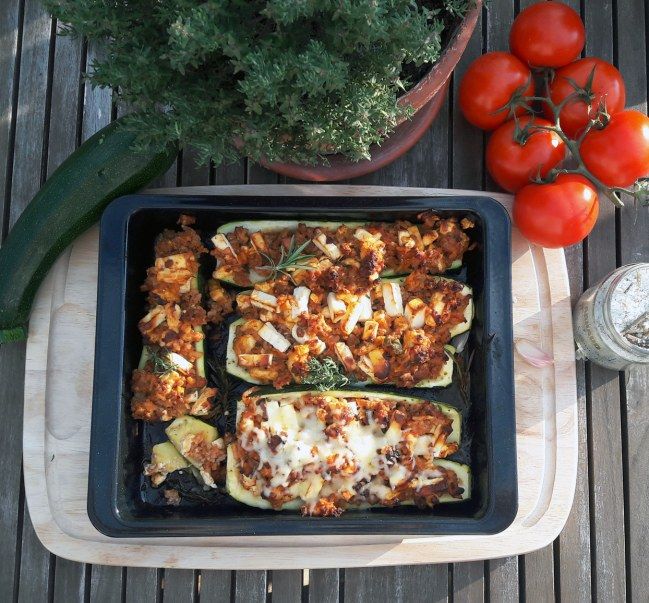 Gefüllte Zucchini mit Hackfleisch und Feta Familienküche. , schnell und einfac...