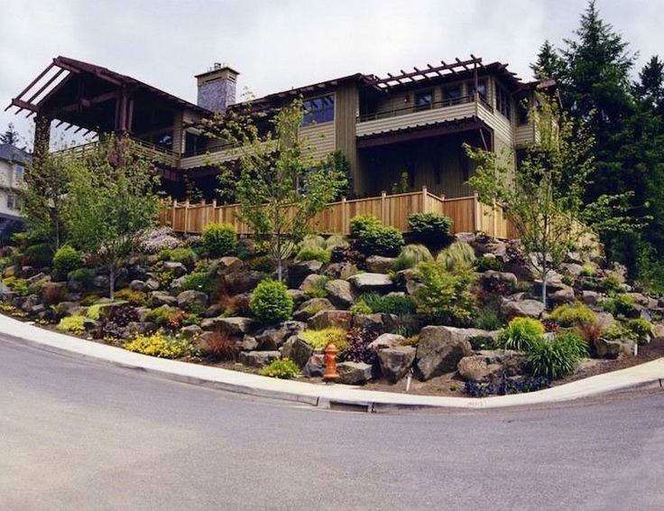 Aménager son jardin en pente - conseils pratiques et photos - amenagement terrain en pente maison Aménager son jardin en pente - conseils pratiques et photos - amenagement terrain en pente maison