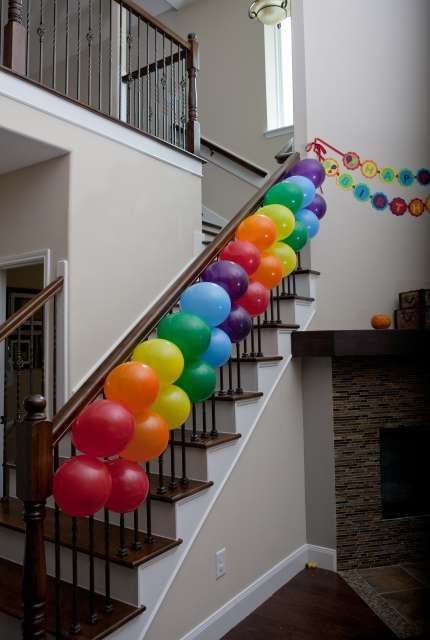Regenbogen Luftballontreppe
