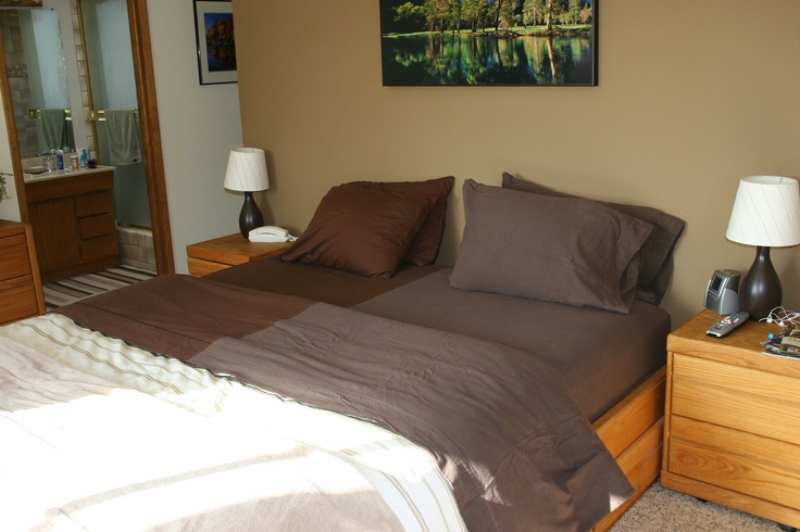 half the the sheets are flannel her side and half the sheets are half sheets