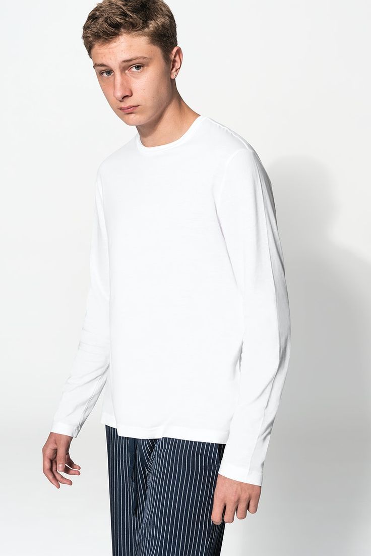 Download Download premium psd of Basic white sweater psd mockup for winter youth in 2021 | Clothing ...