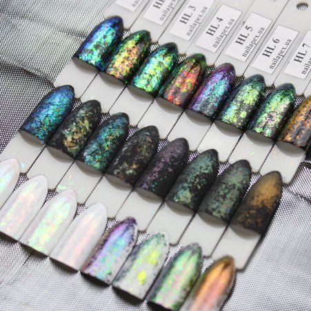 Юкки от #Nailapexua: они же пигментные хлопья, они же бриллиантовые хлопья! Что это такое, как ими пользоваться и зачем они надо? Многие девочки побаиваются покупать Юкки. Сколько раз я слышала «а они не будут топорщиться? Ну знаете, как битое стекло?» Юкки – это фольга, раскатанная до толщины в микрон. Они такие тонкие и легкие, что стоит открыть баночку и Юкки взлетают и красиво парят в лучах солнца. Бывают двух видов: фольгированные и прозрачные. Фольгированные – они как пигмент…