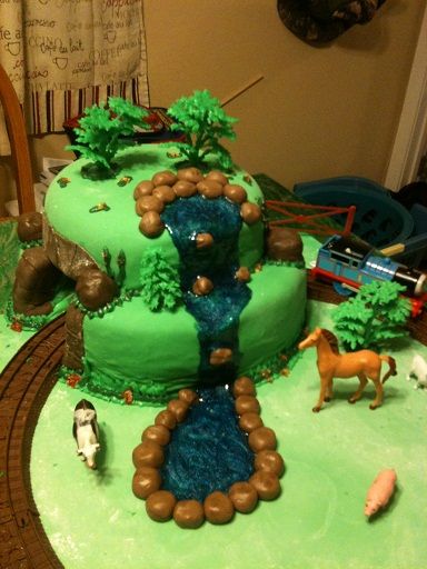 Strawberry Tunnel Cake Strawberry Tunnel Cake