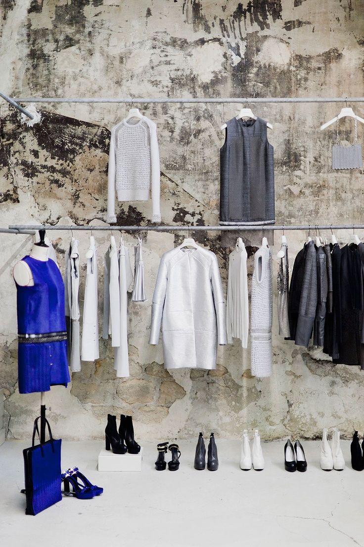 Visual merchandising clothes In today’s fashion retailing business, Visual Merchandising plays an important role to bring shoppers inside the store and make them a purchase liveblog.ga this article author has showcased an overview of visual merchandising and built a relation in between visual merchandising and retailing.