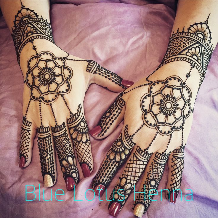 Milf mom and daughters seduce boyfriend Fetish henna tattoo