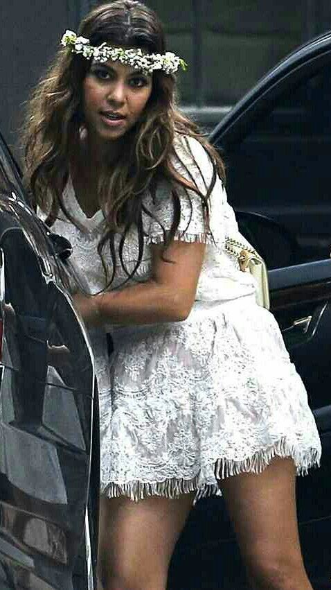 kourtney kardashian wedding dress | Kourtney kardashian, Fashion
