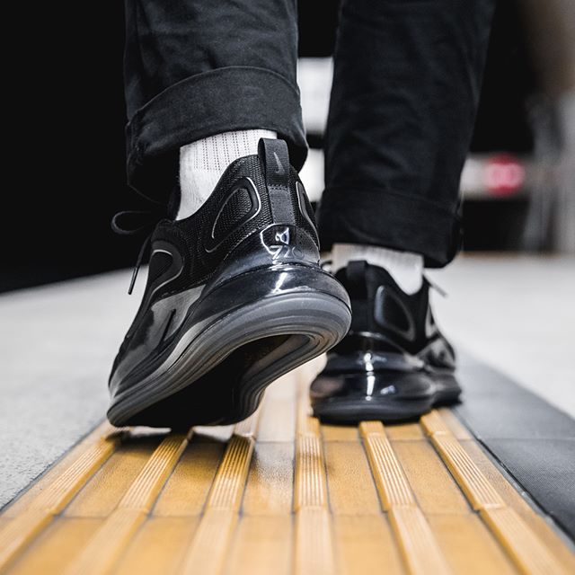 Nike AIR MAX 720 HERRENSCHUHE SNEAKER TURNSCHUHE SPORTSCHUHE SCHWARZ AO2924-007