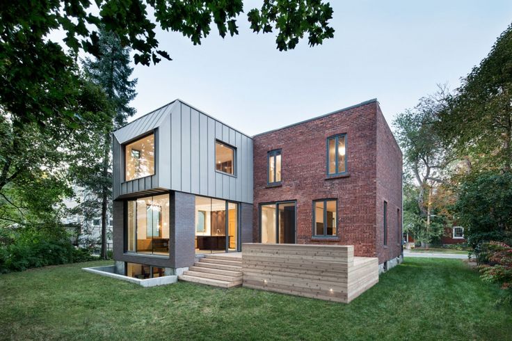 Minimalistische Terrasse vor Backsteinbau mit modernem Anbau - möbel martin küchen angebote Minimalistische Terrasse vor Backsteinbau mit modernem Anbau - möbel martin küchen angebote