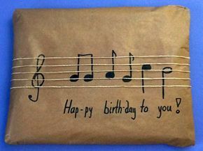 Geburtstagsgeschenke verpacken … Geburtstagsgeschenke verpacken …