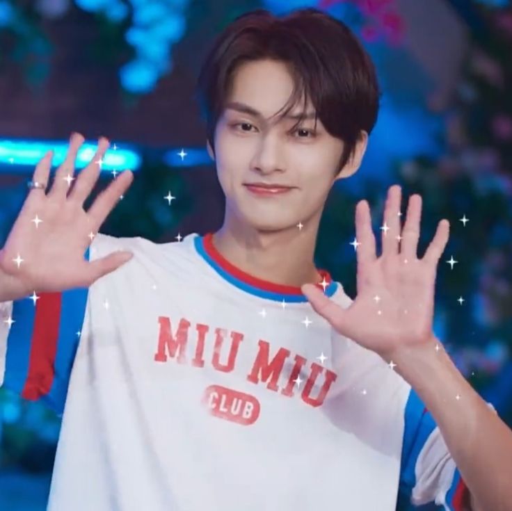 ﹙ 준 ⭒ jun 𝄒 ﹙ 준 ⭒ jun 𝄒 | Seventeen jun, Hello saturday, Seventeen