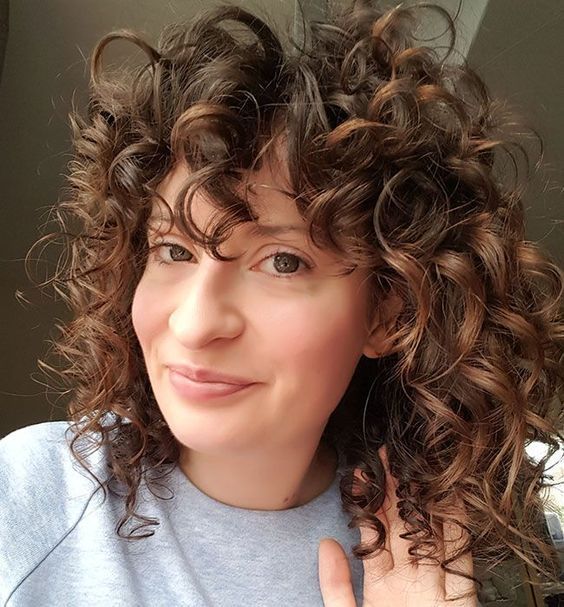 How Elaine Gets Her Naturally Wavy Hair To Look Like This With