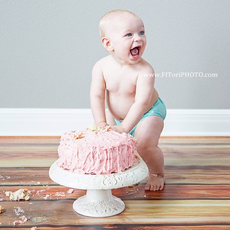 I dont like the cake but i love the photo placing the cake stand on the floor seems like a good idea I dont like the cake but i love the photo placing the cake stand on the floor seems like a good idea