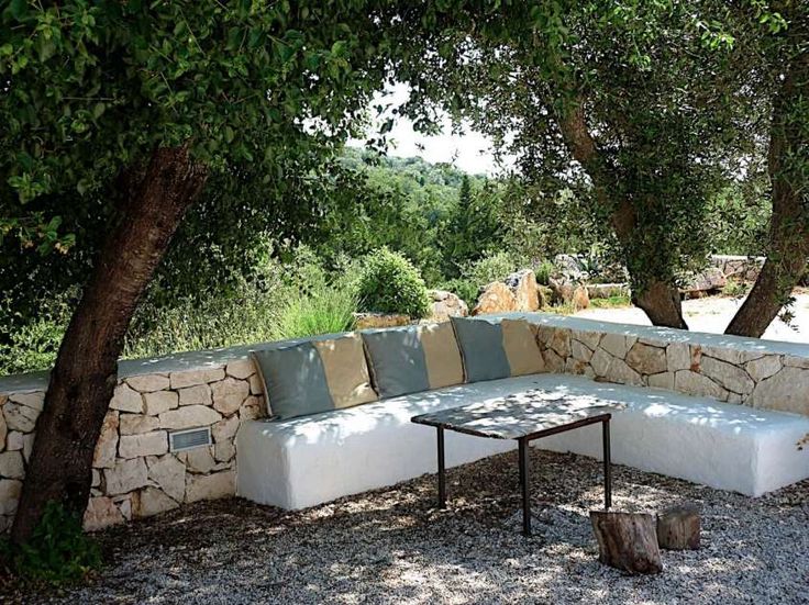 Come ristrutturare un trullo Esterno chic Salotti all'aperto, Idee jpg (736x551)