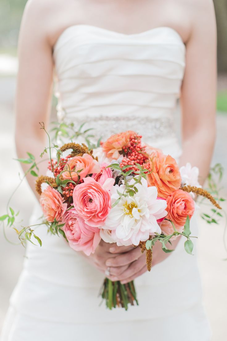23 Textural Wedding Bouquets With Feathers picture foto 23 Textural Wedding Bouquets With Feathers