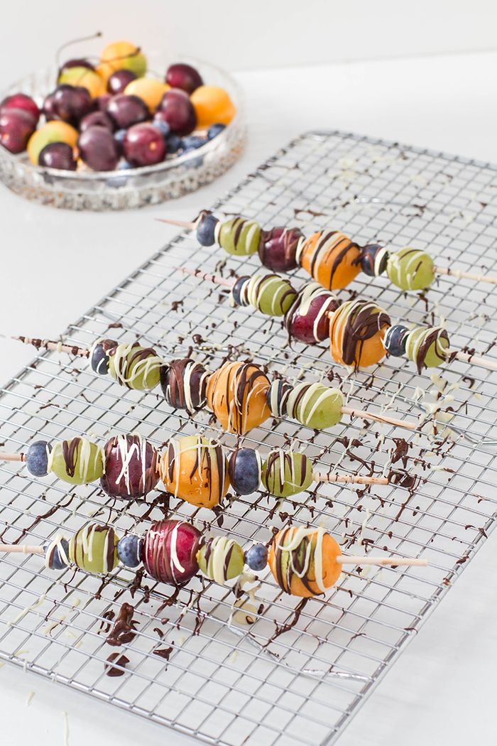 Obst Schokoladen Spiesse Kuchendeern Fruchtespiesse Kindergeburtstag Essen Obst Spiesse Obst Schokoladen Spiesse Kuchendeern Fruchtespiesse Kindergeburtstag Essen Obst Spiesse