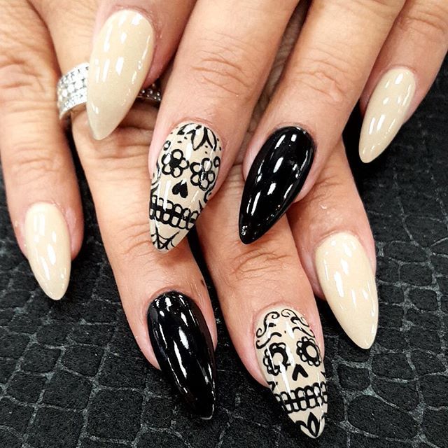 20 Sugar Skull Nail Accents That Honor Your Mexican Heritage On Día 20 Sugar Skull Nail Accents That Honor Your Mexican Heritage On Día De Los Muertos Latina Vida Pinterest Nails Art And