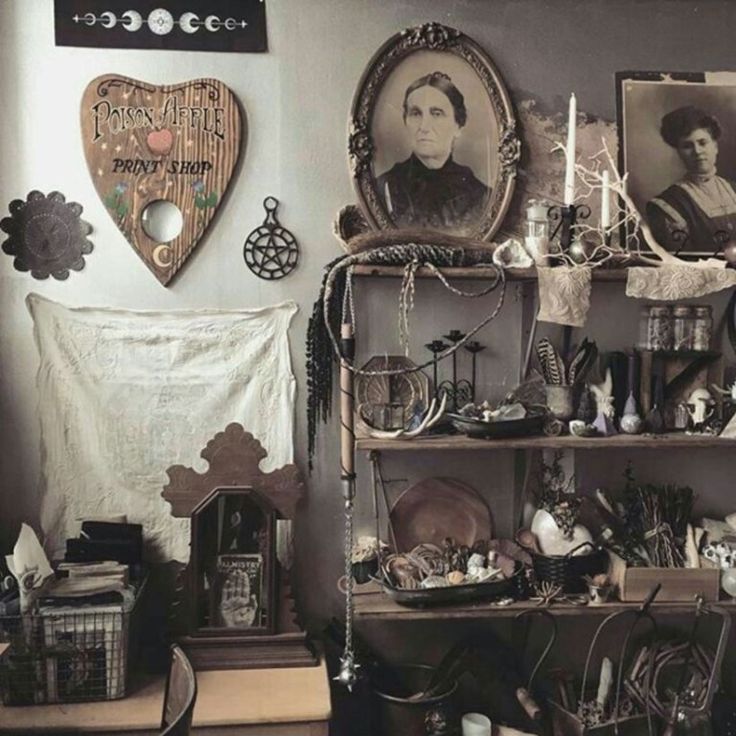 34 Amazing Witchy Apartment Bedroom Design Witchy decor, Gothic decor