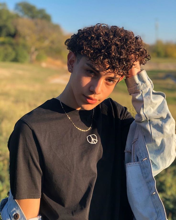 Pin by 💕Lexi💕 on Mmmmm in 2020 Boys with curly hair