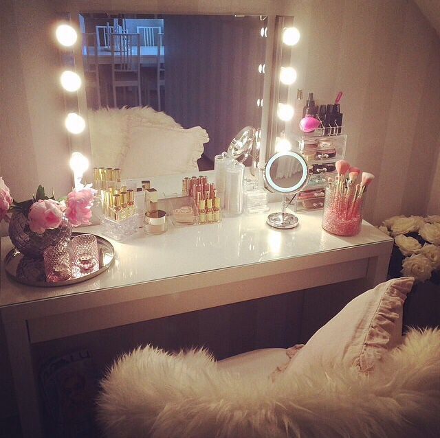 dressing table with lights Unique Furniture Ideas Pinterest Dressing table with lights ...