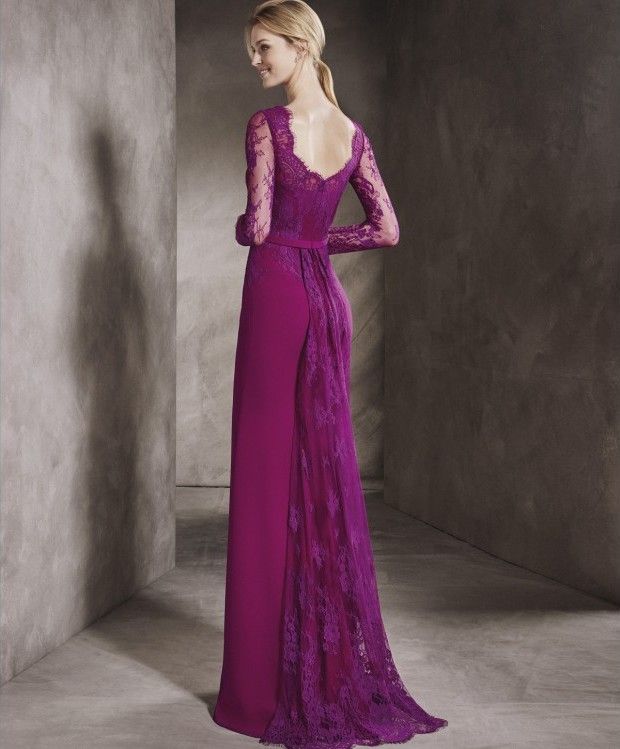 espectacular vestido de boda color buganvilla, realizado en encaje y
