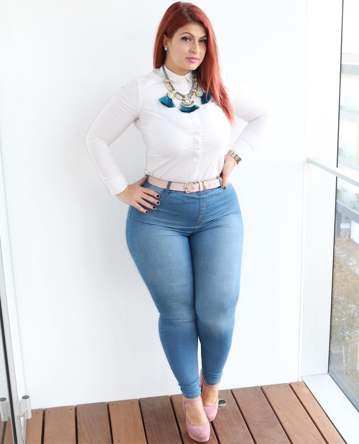 Carol Vorderman shows off her figure in skintight top and jeans Daily Mail Onlin