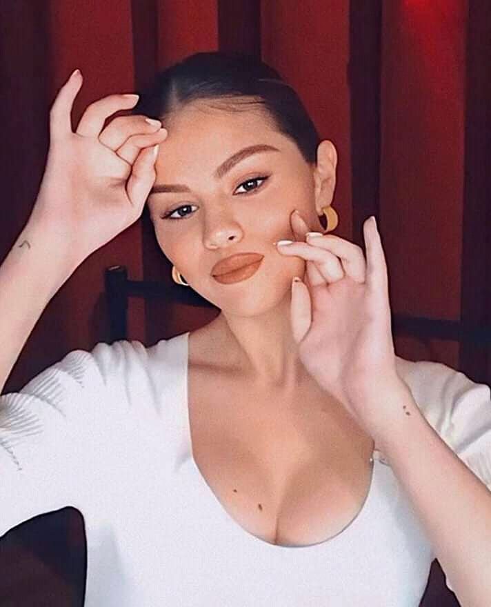 Instagram Photo By Selena Gomez Dec 20 2020 At 9 26 Pm In 2021 Selena Gomez Selena Instagram