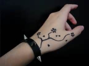 die besten 25 male hand tattoos ideen auf pinterest tattoos für die besten 25 male hand tattoos ideen auf pinterest tattoos für