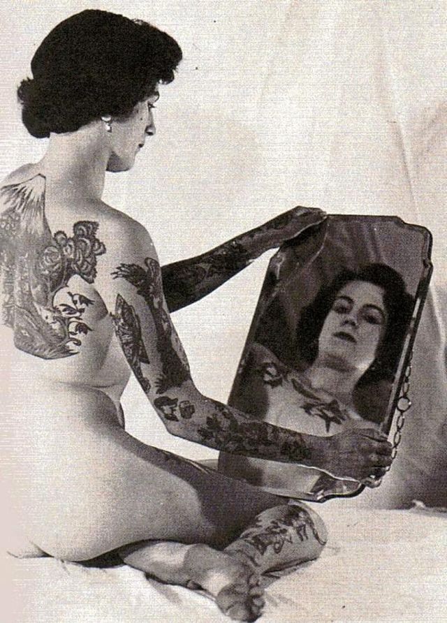 Gym tattoo vintage mom