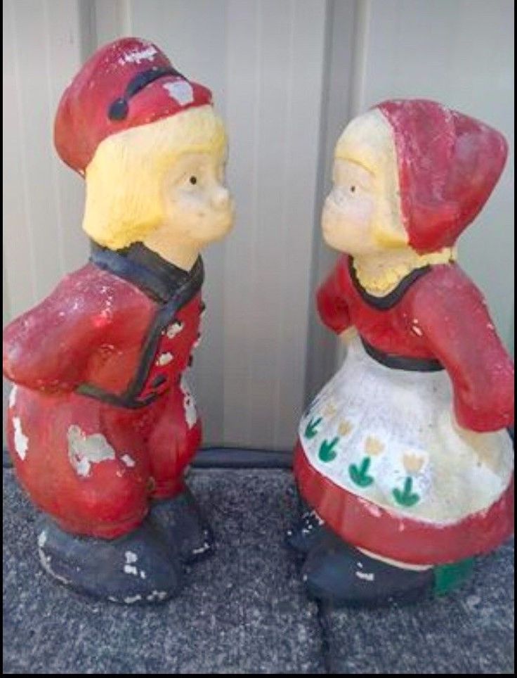Large 22.5” H Antique Concrete Kissing Dutch Boy And Girl Statues Yard Kissing Dutch Boy And Girl Lawn Ornaments