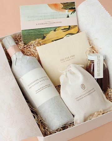 88 best Wedding Favors and Welcome Baskets images on Pinterest | Wedding keepsakes Packaging and Gifts for wedding