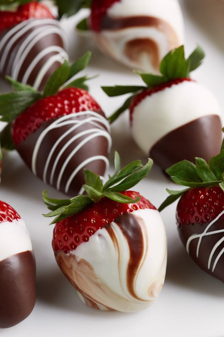 White Chocolate Covered Strawberries For Valentine White Chocolate Covered Strawberries For Valentine