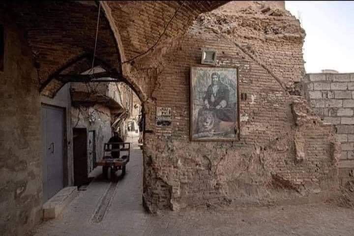Pin By Hussin Ibrahimi On صورة للإمام علي على جدران قديمة Road Alley