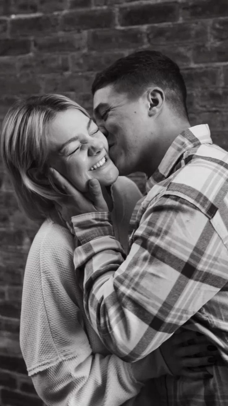 Couples photoshoot poses Photography poses, Couple photoshoot poses