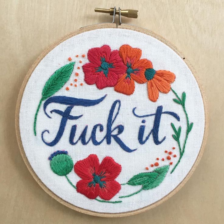 Sarah Beth Timmons • Artist sur Instagram : This little hoop is off to Irelan...
