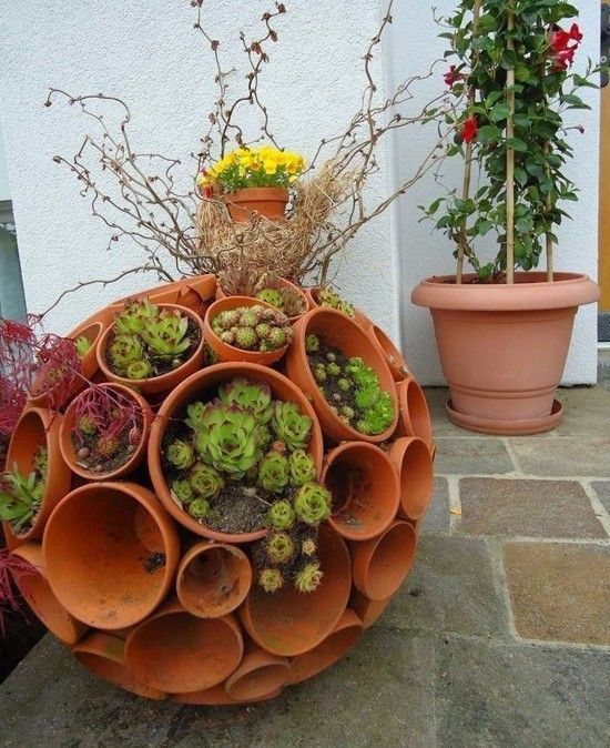 Gartendeko selber machen_DIY Gartenkugeln aus blumentöpfen - #aus #blumentöp...