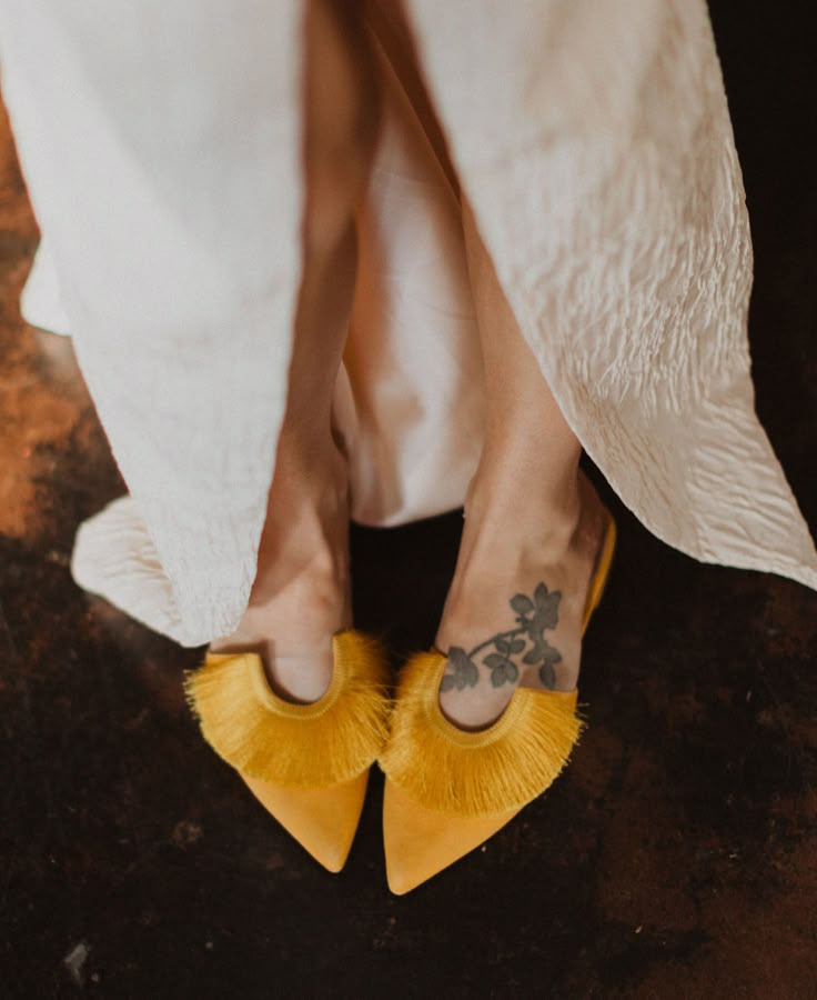 This florist wed in a dried floral wonderland full of warm color, grand floral installations, lots of style and even a posh peach wedding dress!