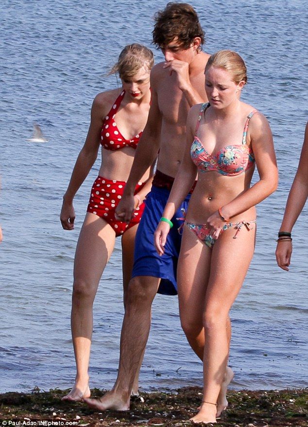 Free candid beach bikini gallery Amateur video blowjob sites