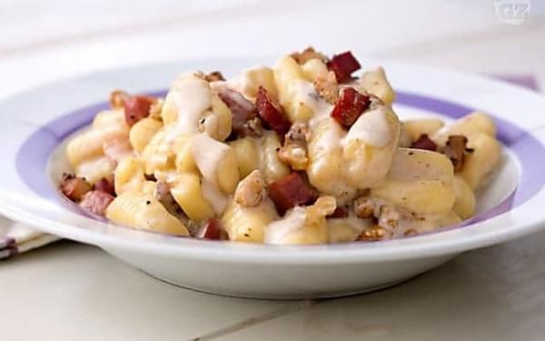 Pasta ai 4 formaggi e speck