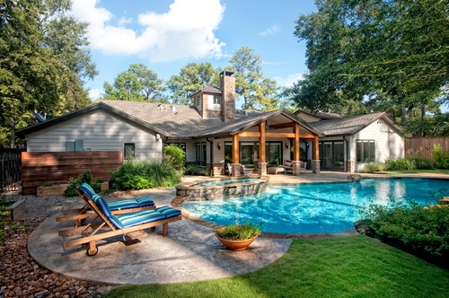love the rough cedar posts for covered porch and the small ... love the rough cedar posts for covered porch and the small ... on Covered Pool Patio Ideas id=49380