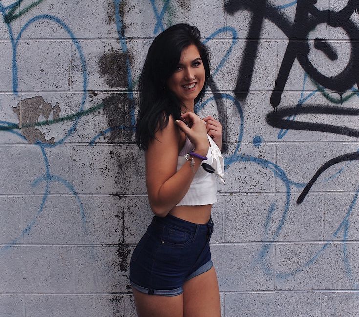 Instagram picture ideas. Cute summer outfit teen girls outfit. Crop top