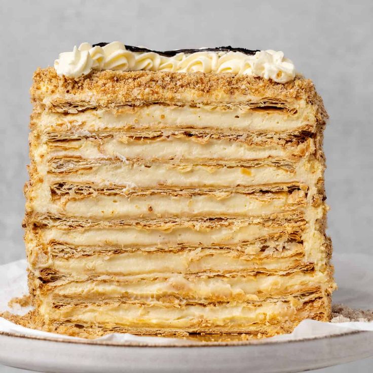 Napoleon cake cut in half. | Napoleon cake, Puff pastry desserts ...