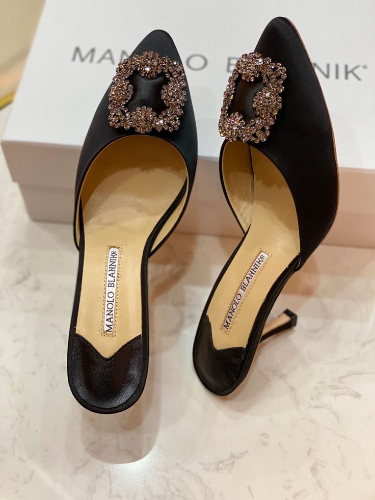 Pin by TineB on Shoes in 2022 | Women shoes, Manolo blahnik, Cute ...