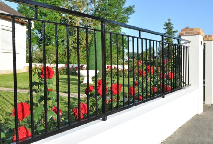 Comment nettoyer clôture, grille et portail – Tout pratique Comment nettoyer les grilles Tout pratique