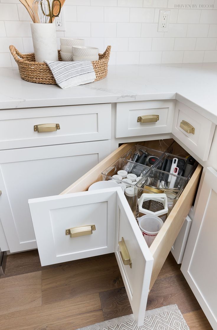 There Are So Many Fabulous Kitchen Cabinet Storage And Organization Ideas In This Post Perf Remodel Small Design Kitchen Cabinet Storage