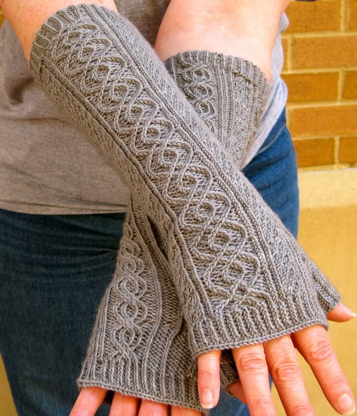Best 25+ Fingerless gloves knitted ideas on Pinterest Fingerless gloves kni...