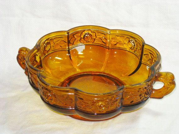 Gold Aztec Pattern On Rim Of Drinking Glass Gold Aztec Pattern On Rim Of Drinking Glass