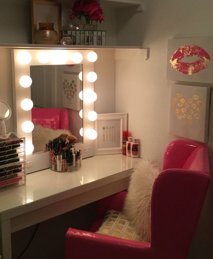 My makeup vanity area. Home Décor, Closet Vanity, Vanity Room, Bedroom Vanity, Room Ideas, Glam Room, Vanity Decor, Vanity Ideas, Room Inspiration