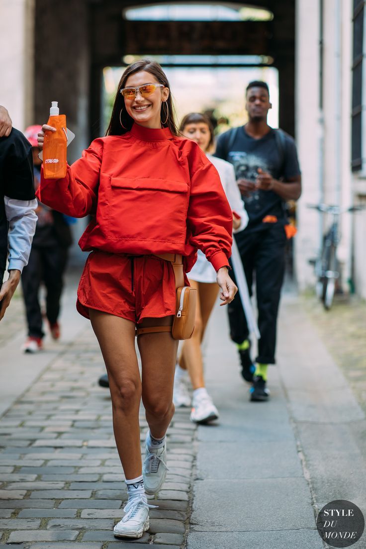 Pariser Herrenmodenwoche Frühjahr 2018 Street Style: Bella Hadid #bella #fruhja...
