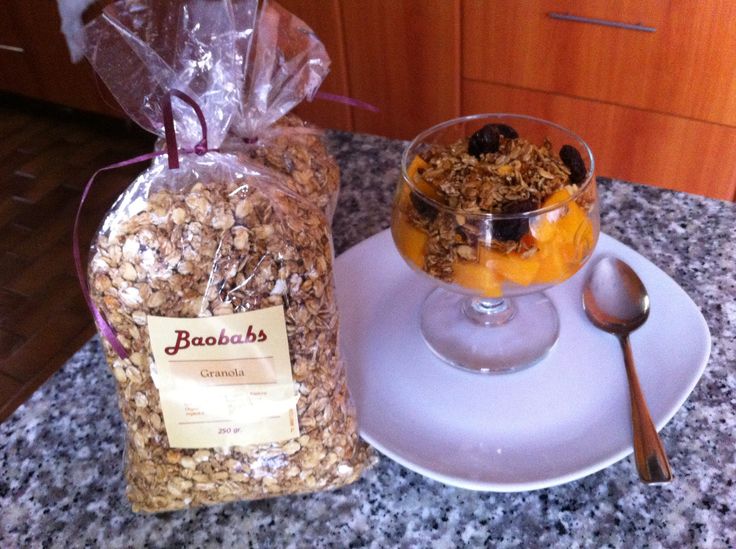 Granola BAOBABS con papaya picada ) Ketchup bottle Granola BAOBABS con papaya picada ) Ketchup bottle